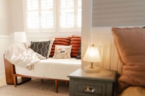 WiFi - The Carriage house at The Timekeeper Stay & Gardens (Pensacola)