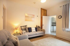 TV - Spacious 3-Bed Home Near Nottingham City Centre - Pass the Keys (Nottingham)