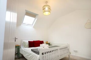 Iron/ironing board, free WiFi, bed sheets - Spacious 3-Bed Home Near Nottingham City Centre - Pass the Keys (Nottingham)