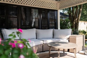 Terrace/patio - The Garden Cottage at The Timekeeper Stay & Gardens (Pensacola)