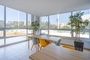 Dining - Studio 'Casa Onze' with Sea View, Wi-Fi and Air Conditioning (Portimão)