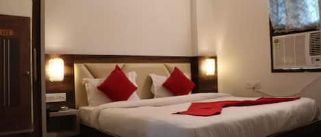 Deluxe Room, Balcony | Blackout curtains, soundproofing, iron/ironing board, rollaway beds