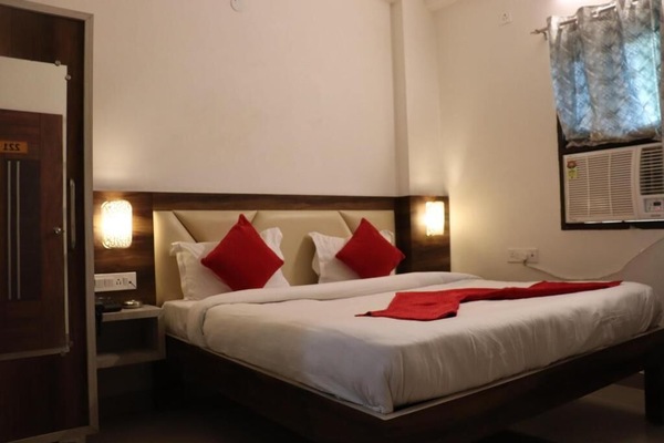 Deluxe Room, Balcony | Blackout drapes, soundproofing, iron/ironing board (on request)