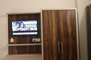 Deluxe Single Room, Balcony | Interior