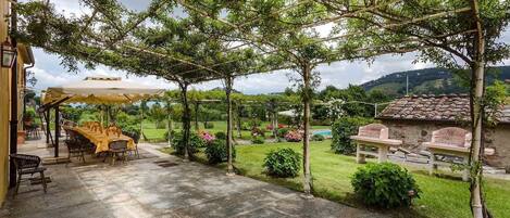 تناول الطعام بالخارج