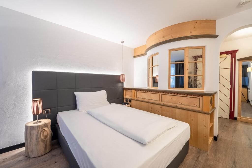 Camera singola | Una cassaforte in camera, una scrivania, tende oscuranti, Wi-Fi gratuito