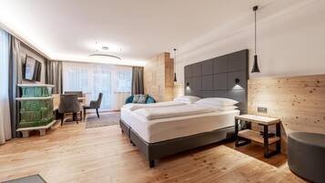 Suite Deluxe | Una cassaforte in camera, una scrivania, tende oscuranti, Wi-Fi gratuito