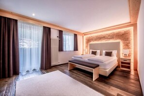 Una cassaforte in camera, una scrivania, tende oscuranti, Wi-Fi gratuito