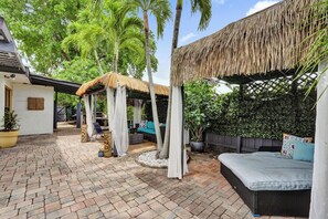 Terrace/patio - Rainbow Falls 1 Stay for 4 (Oakland Park)