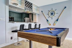 Interior - Rainbow Falls Estate For 8 (Oakland Park)