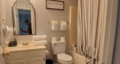 3-Bedroom House, private, off-street, covered parking, near food, shopping, fun