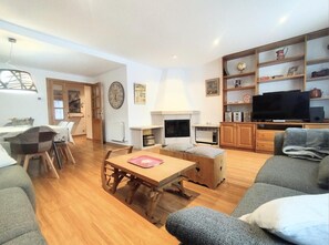 TV, fireplace, DVD player, stereo