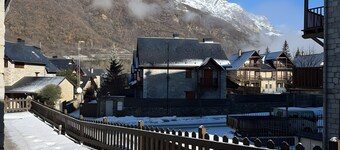 Casa Arguis Country House with Mountain Views, Wi-Fi, and Air Conditioning