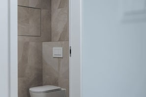 Shower, hair dryer, soap - Fabulous 1-bedroom apartment with AC in vibrant Bratislava (Bratislava)