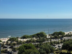 On the beach, sun-loungers, beach towels - Luxury Barra (Rio de Janeiro)