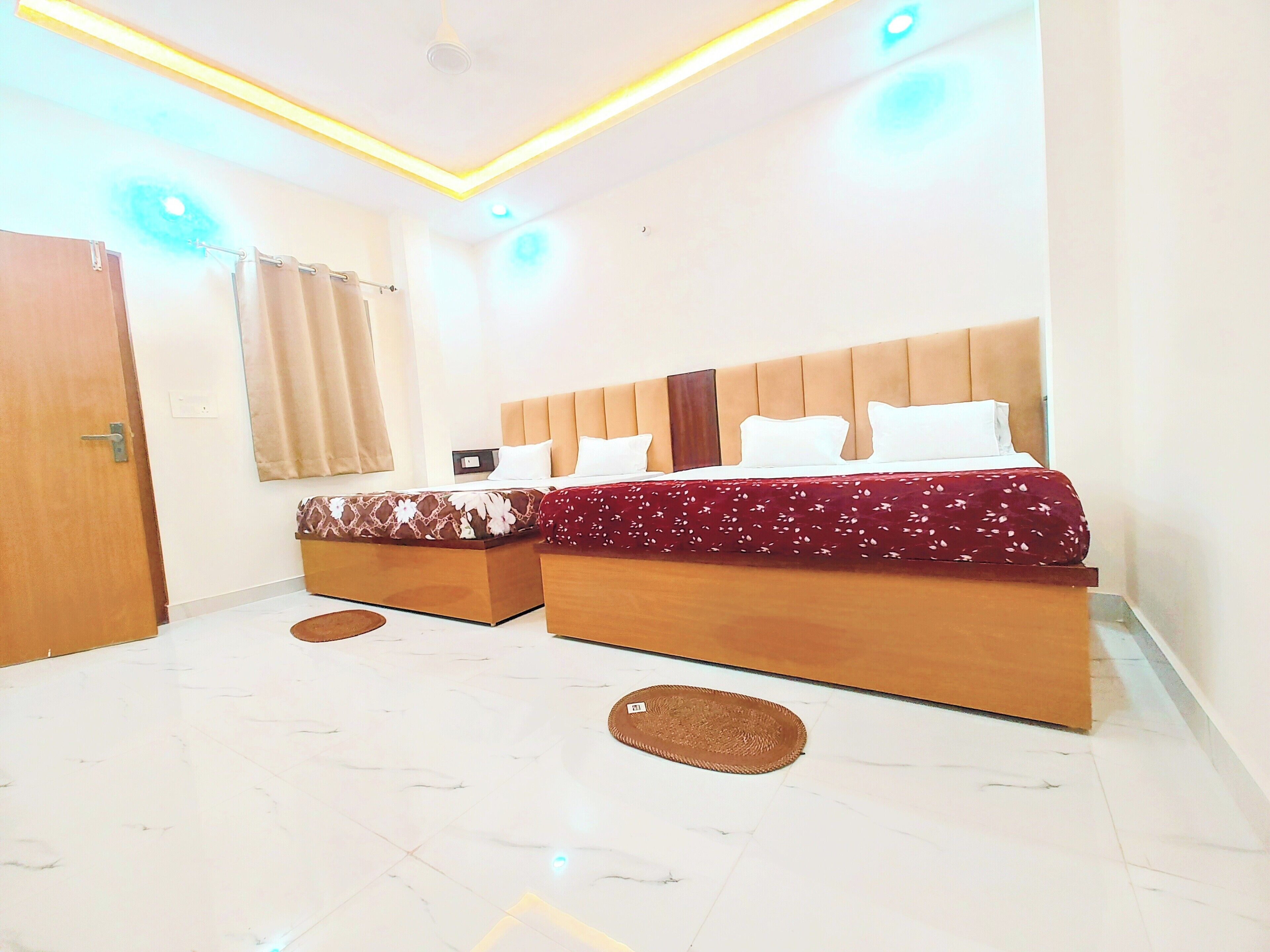 Basic Double or Twin Room | In-room safe, desk, laptop workspace, iron/ironing board