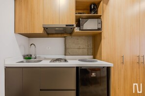 Microwave, coffee/tea maker, cookware/dishes/utensils - NOK Bright 1BR Apartment  at Usaquen, Bogota (Bogotá)