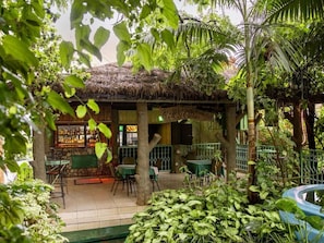Outdoor dining - Hotel Saint Jean Leopold (Kigali)