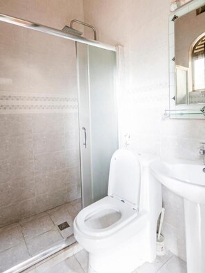 Single Room, Balcony, City View | Bathroom | Bathrobes, slippers - Hotel Saint Jean Leopold (Kigali)