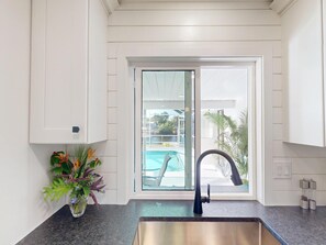 Interior - 3-bedroom canal house with pool, dock and recreation/fitness room Port Charlotte (Port Charlotte)