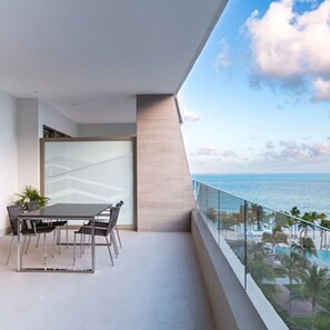 Outdoor dining - Celebrate the Holidays at Garza Blanca Cancun:  Luxury at the Best Beach Resort (Cancún)