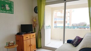 TV - V0784 - Seaside apartment for 4 people with private parking space (VIAS PLAGE)