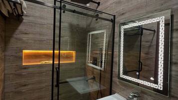 Economy Apartment, Balcony, City View | Bathroom | Free toiletries, hair dryer, towels, soap