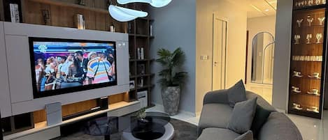 Economy Apartment, Balcony, City View | Interior