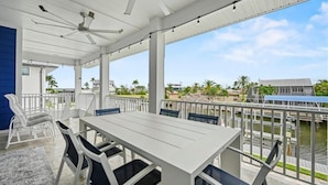 Outdoor dining - Ibis Landing - Boat Lift & Gulf Access (Fort Myers Beach)