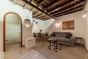 Smart TV - Giubbonari 23 - FromHometoRome (Roma)