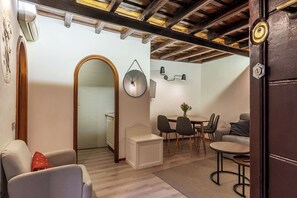 Interior - Giubbonari 23 - FromHometoRome (Roma)