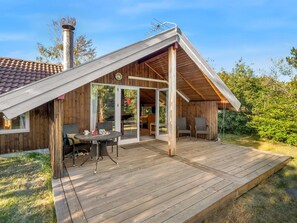 Outdoor dining - "Harro" - 100m from the sea by Interhome (Knebel)