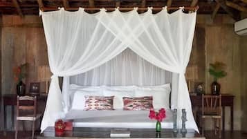 Laptop workspace, free WiFi