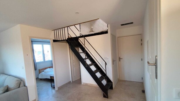 Interior - Bright and spacious apartment in house located between sea and mountains (Nice)