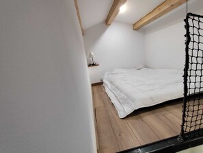 Iron/ironing board, WiFi, bed sheets - Bright and spacious apartment in house located between sea and mountains (Nice)