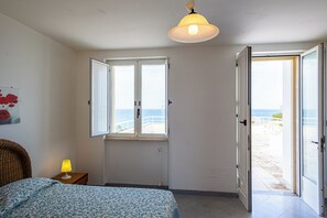 2 bedrooms, iron/ironing board, bed sheets - Mistral Wind - Frontemare House (Capilungo)