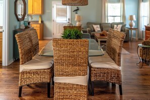 Dining - Rookery III 4009 | 3BR Cottage | 1/2 Mile to Beach | Screened-In Porch (Fort Morgan)