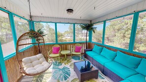 Smart TV, ping pong - Newly Refreshed Home | Steps to Shore | Dogs OK (Gulf Shores)