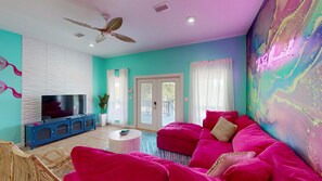 Smart TV, ping pong - Newly Refreshed Home | Steps to Shore | Dogs OK (Gulf Shores)