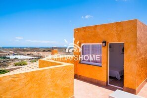 Exterior - Vacation Villa 'Atlantic Ocean Private Pool' with Sea View and Wi-Fi (Corralejo)