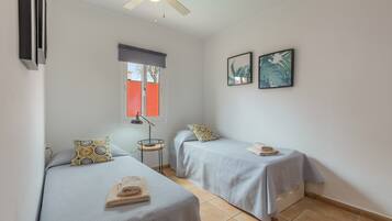 4 bedrooms, WiFi, bed sheets