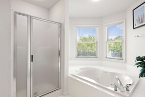 Bathroom - Country Roads: Private Pool | Hot Tub | EV Charge (Corolla)