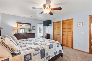 4 bedrooms, iron/ironing board, WiFi, bed sheets - Shorely Dreaming: Private Pool | Hot Tub | Dog Only (Corolla)