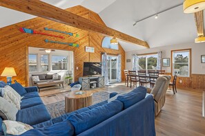 TV, DVD player - Shorely Dreaming: Private Pool | Hot Tub | Dog Only (Corolla)