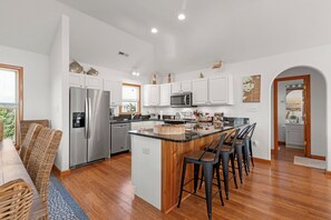 Fridge, microwave, oven, stovetop - Stella Marina: Private Pool | Hot Tub | Screened in Porch (Corolla)
