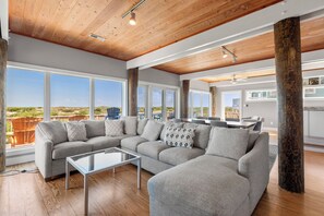 Smart TV - Crabcake: Oceanfront | Private Heated Pool | Hot Tub | Pet Friendly (Salvo)