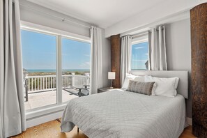 4 bedrooms, desk, iron/ironing board, WiFi