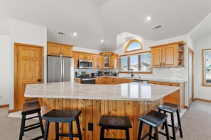 Fridge, microwave, oven, stovetop - Sea of Grace: Hot Tub | Game Room | Community Pool (Corolla)