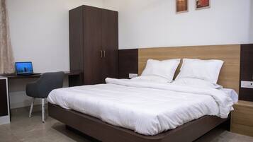 Bureau, espace de travail pour ordinateur portable, Wi-Fi gratuit