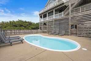 A heated pool - Sea Spray: Private Pool | Hot Tub | Rec Room (Waves)